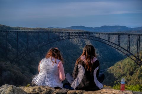 students looking at new river gorge bridge